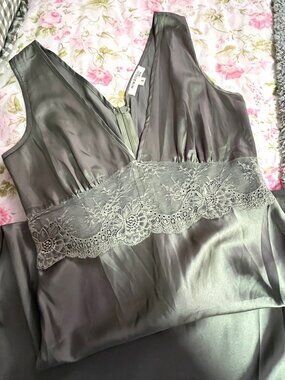 Morriday The Label Womens Satin Lace Midi Dress Sage Green Small Sleeveless